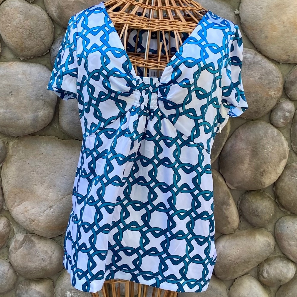 Women's Blue Chain-Print V-Neck Top